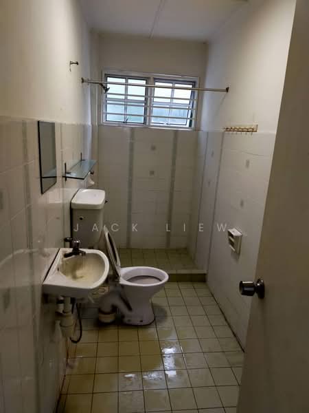 Apartment for Sale at Greenhills Ideal Heights - Jack Liew - Bathroom - PropertyGuru.com.my