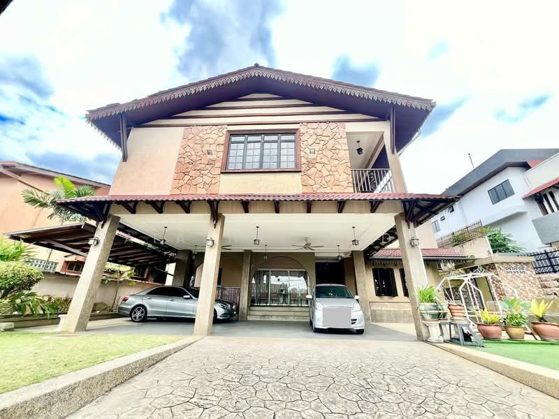 Seksyen 2 Shah Alam - 2 Storey Bungalow With Swimming Pool untuk Untuk Dijual - RM 2,200,000, Mac 2026 - Exterior - PropertyGuru.com.my