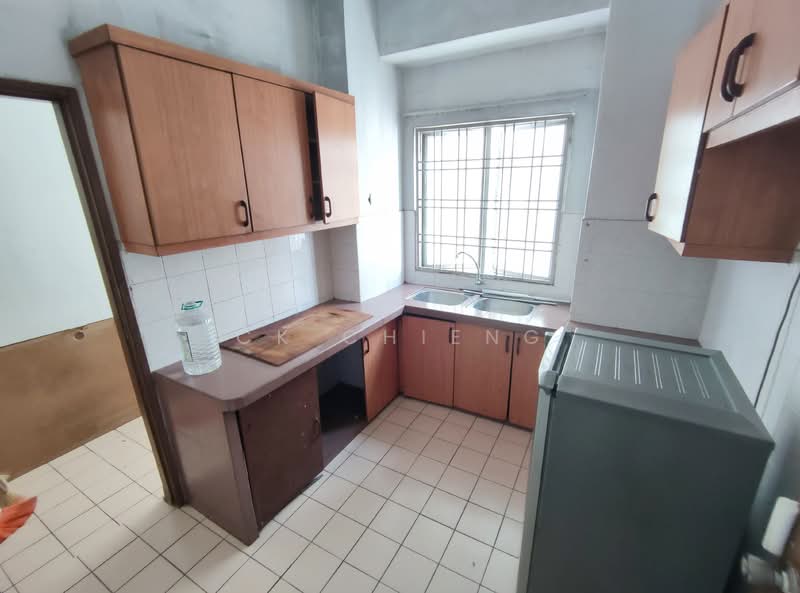 Condominium for Sale at Ridzuan Condominium - CK Chieng - Kitchen - PropertyGuru.com.my