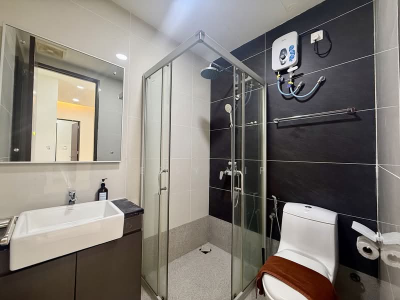 Condominium for Rent at Kings Bay @ Country Garden Danga Bay - Jessy Yip - Bathroom - PropertyGuru.com.my