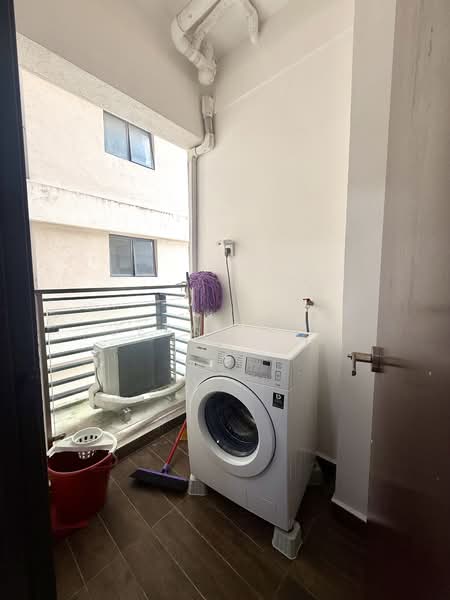 Condominium for Rent at Kings Bay @ Country Garden Danga Bay - Jessy Yip - Balcony - PropertyGuru.com.my