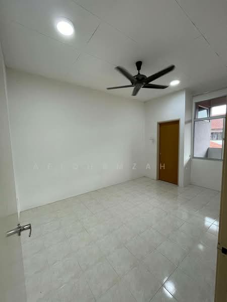 Putra Villas Townhouse Bandar Baru Bertam untuk Untuk Disewa - RM 1,000 /bulan, Mac 2026 - Bedroom 1 - PropertyGuru.com.my