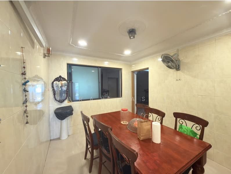 2-storey Terraced House for Sale in Kelana Jaya (Petaling Jaya) - Farah Rasul - Dining Room - PropertyGuru.com.my