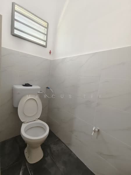 2-storey Terraced House for Sale in Simpang Renggam (Johor) - Marcus Tey - Bathroom - PropertyGuru.com.my