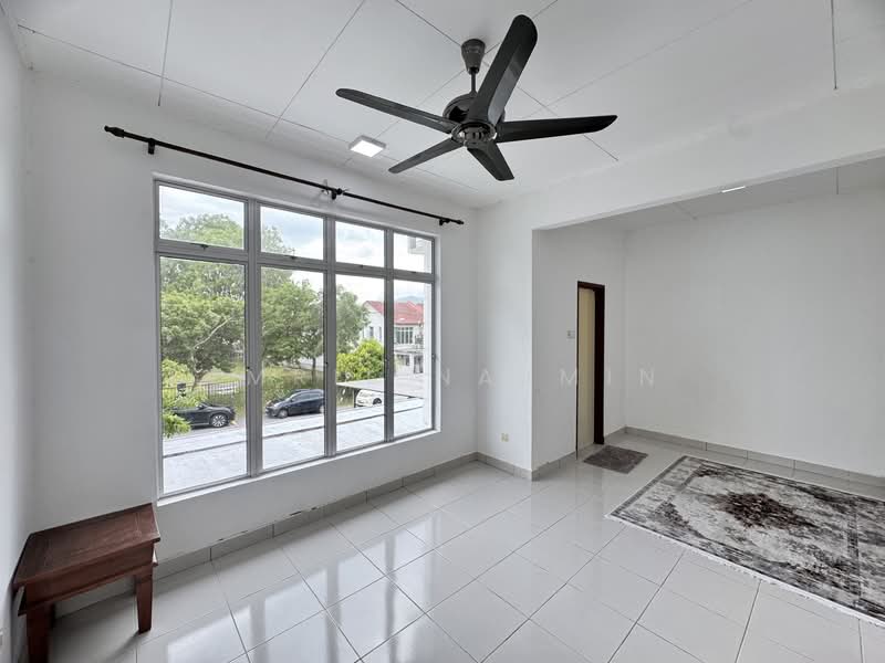 Pelangi Semenyih 2 (Phase 3) untuk Untuk Dijual - RM 420,000, Apr 2026 - Living Room - PropertyGuru.com.my