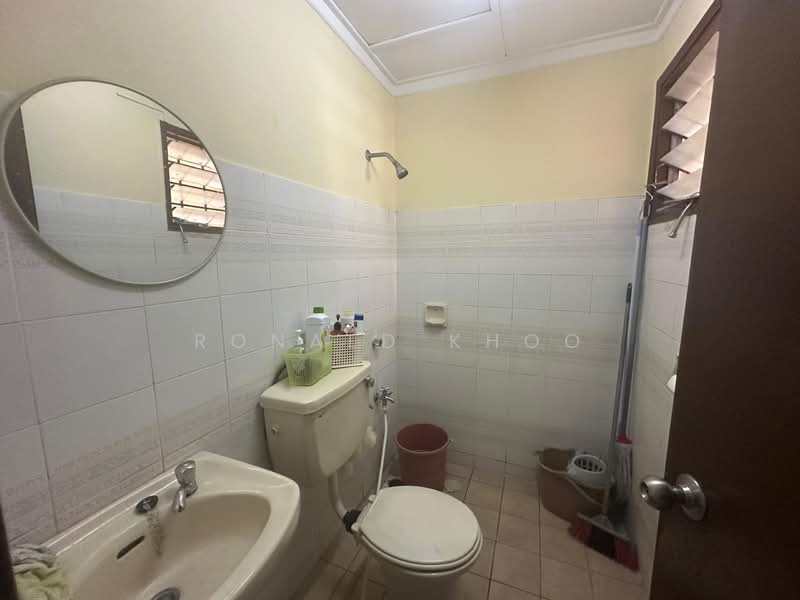 2-storey Terraced House for Sale in Usj 16 (Subang Jaya) - Ronald Khoo - Bathroom - PropertyGuru.com.my