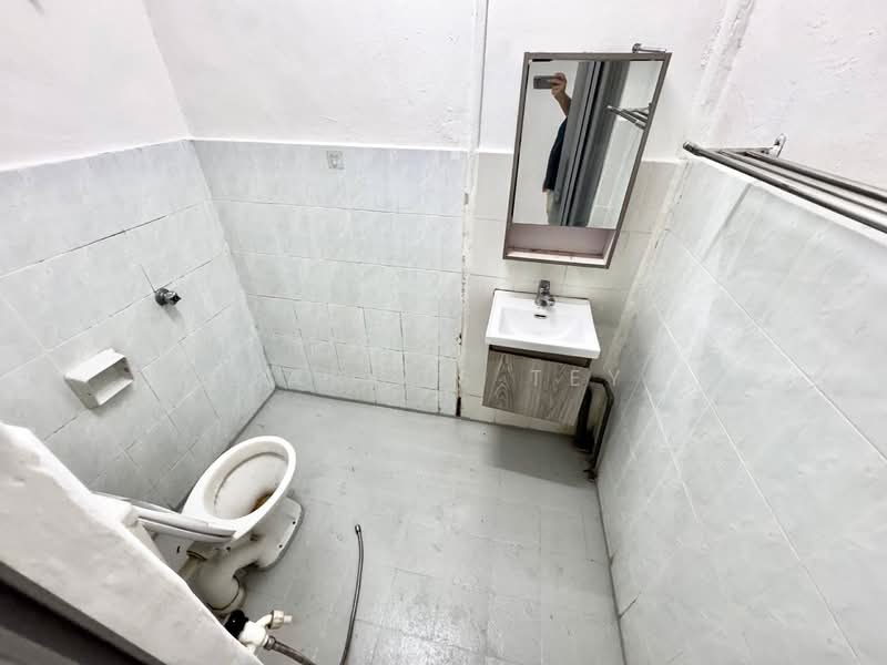 2-storey Terraced House for Sale in Taman Sri Saujana (Kota Tinggi) - Marcus Tey - Bathroom - PropertyGuru.com.my