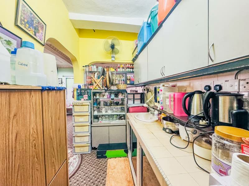 2-storey Terraced House for Sale in SS19 (Subang Jaya) - Ali Idris - Kitchen - PropertyGuru.com.my