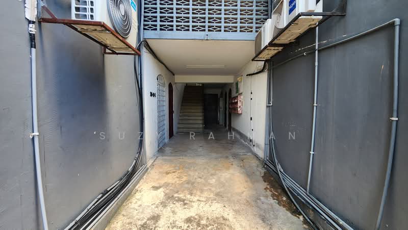 Rumah Flat untuk Dijual di Kelumpuk Bambu - Suzy Rahman - Corridor - PropertyGuru.com.my