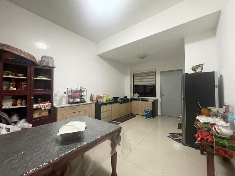 Seksyen 30 untuk Untuk Dijual - RM 650,000, Mac 2026 - Kitchen - PropertyGuru.com.my