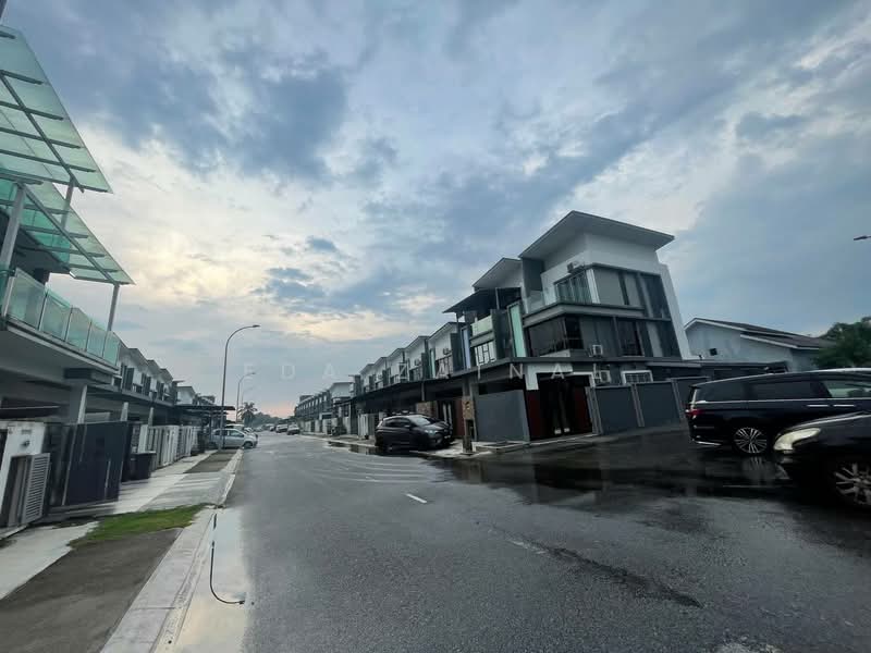 Seksyen 30 untuk Untuk Dijual - RM 650,000, Mac 2026 - PropertyGuru.com.my