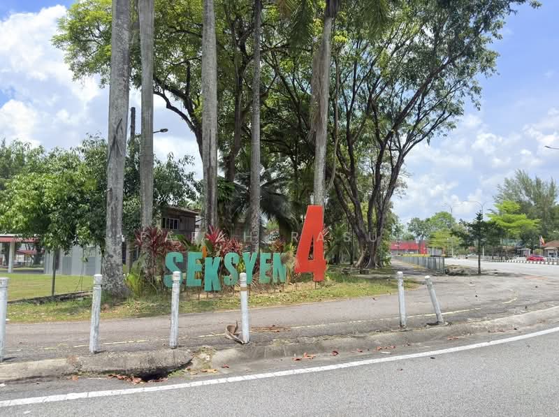 2-storey Terraced House for Sale in Shah Alam (Selangor) - Farah Rasul - Exterior - PropertyGuru.com.my