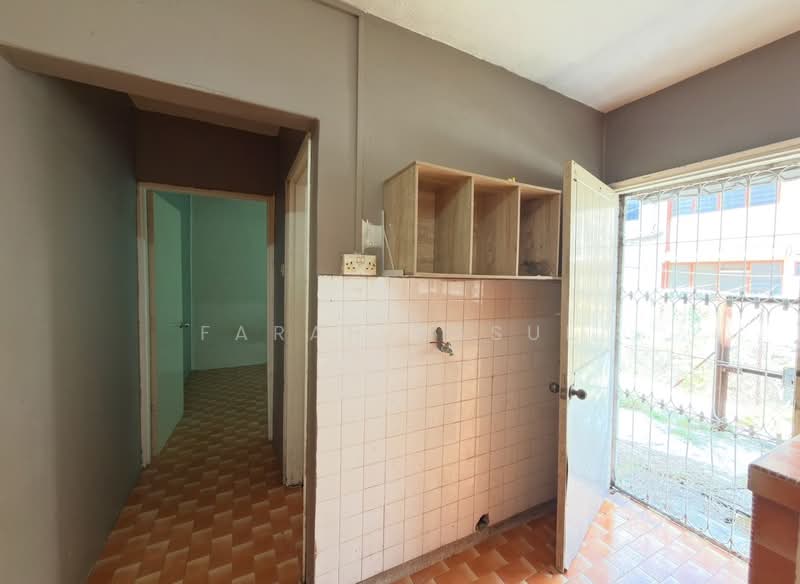 2-storey Terraced House for Sale in Shah Alam (Selangor) - Farah Rasul - Kitchen - PropertyGuru.com.my