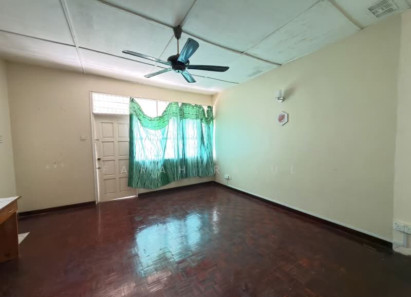 2-storey Terraced House for Sale in Shah Alam (Selangor) - Farah Rasul - Living Room - PropertyGuru.com.my