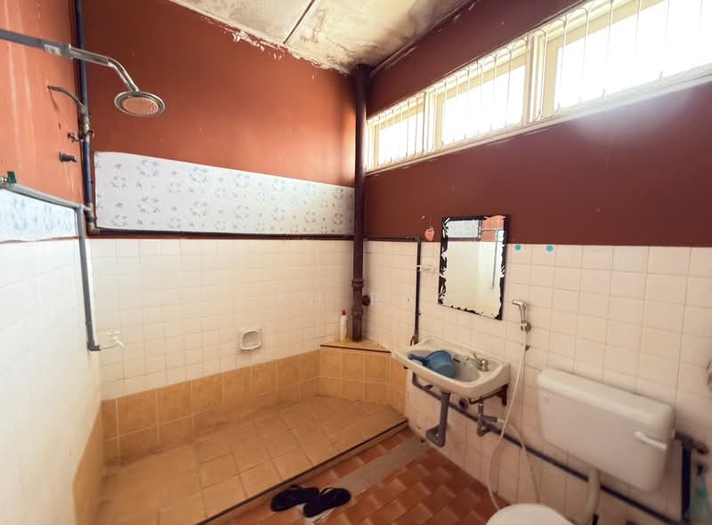 2-storey Terraced House for Sale in Shah Alam (Selangor) - Farah Rasul - Bathroom - PropertyGuru.com.my