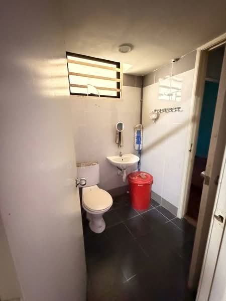 Townhouse for Sale in Teluk Kumbar (Penang) - Azura Ghani - Bathroom - PropertyGuru.com.my