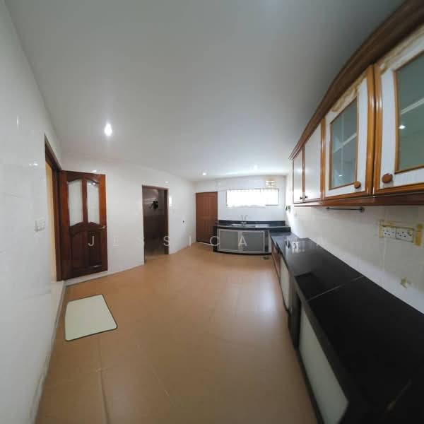 Taman Pelangi untuk Untuk Disewa - RM 3,500 /bulan, Mac 2026 - Kitchen - PropertyGuru.com.my