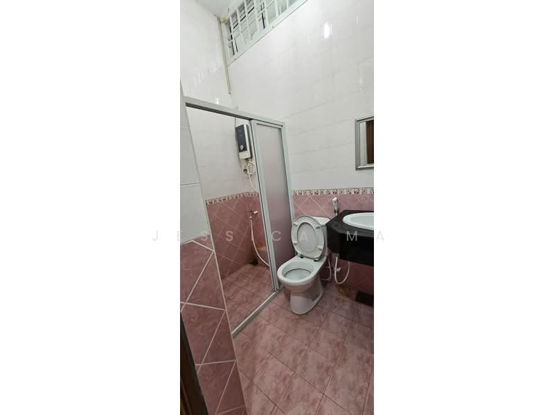 Taman Pelangi untuk Untuk Disewa - RM 3,500 /bulan, Mac 2026 - Bathroom - PropertyGuru.com.my