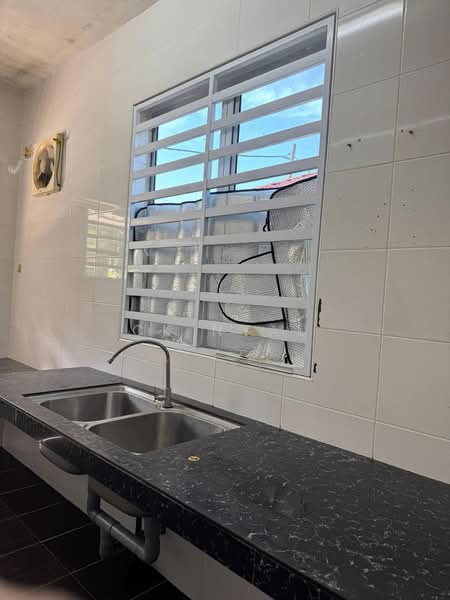 Ipoh batu gajah seri wangsa facing field renovated single storey corner house for sale untuk Untuk Dijual - RM 310,000, Mac 2026 - Kitchen - PropertyGuru.com.my