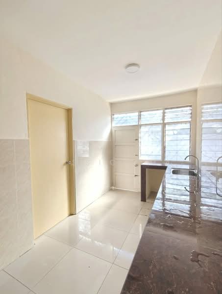 1-storey Terraced House for Rent in Taman Johor Jaya (Johor Bahru) - Jessica Ma - Kitchen - PropertyGuru.com.my