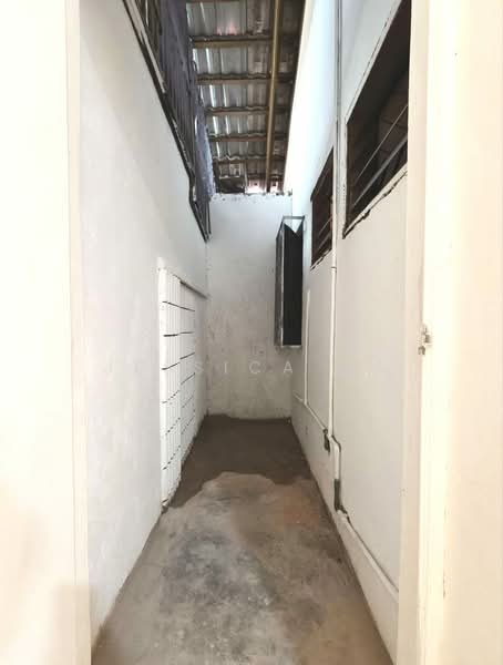 1-storey Terraced House for Rent in Taman Johor Jaya (Johor Bahru) - Jessica Ma - Corridor - PropertyGuru.com.my