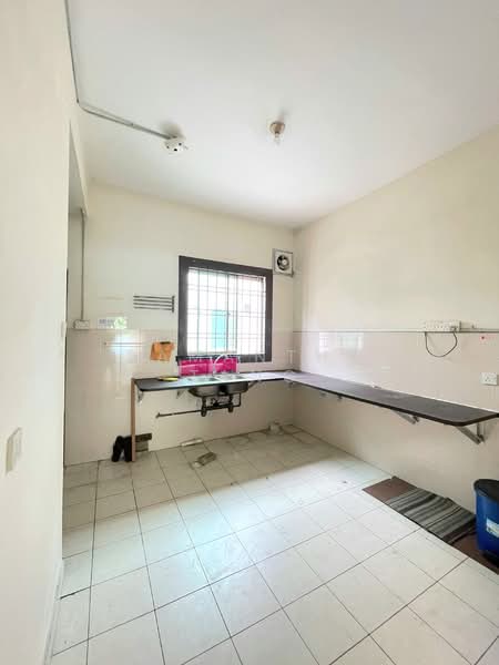 Taman Mount Austin untuk Untuk Disewa - RM 2,000 /bulan, Mac 2026 - Kitchen - PropertyGuru.com.my