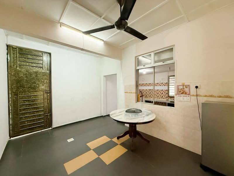 1-storey Terraced House for Sale in Bukit Indah (Iskandar Puteri (Nusajaya)) - Robin Lim - Kitchen - PropertyGuru.com.my