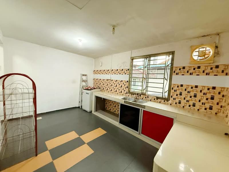 1-storey Terraced House for Sale in Bukit Indah (Iskandar Puteri (Nusajaya)) - Robin Lim - Kitchen - PropertyGuru.com.my