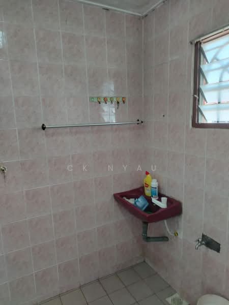 Ipoh gunung rapat renovated extended single storey house for sale untuk Untuk Dijual - RM 265,000, Mac 2026 - Bathroom - PropertyGuru.com.my