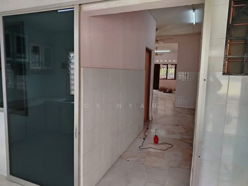 Ipoh gunung rapat renovated extended single storey house for sale untuk Untuk Dijual - RM 265,000, Mac 2026 - Kitchen - PropertyGuru.com.my