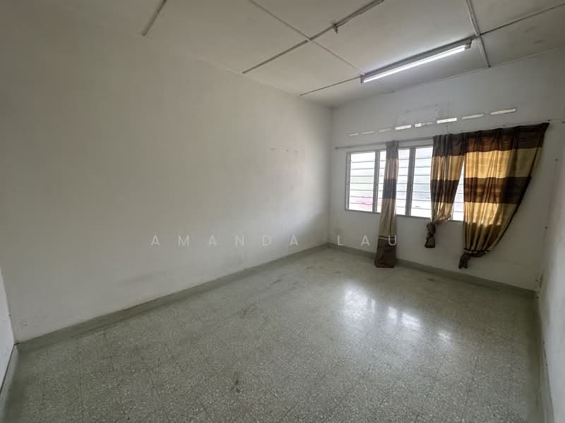 2-storey Terraced House for Sale in Petaling Jaya (Selangor) - Amanda Lau - Bedroom 2 (1st Floor) - PropertyGuru.com.my
