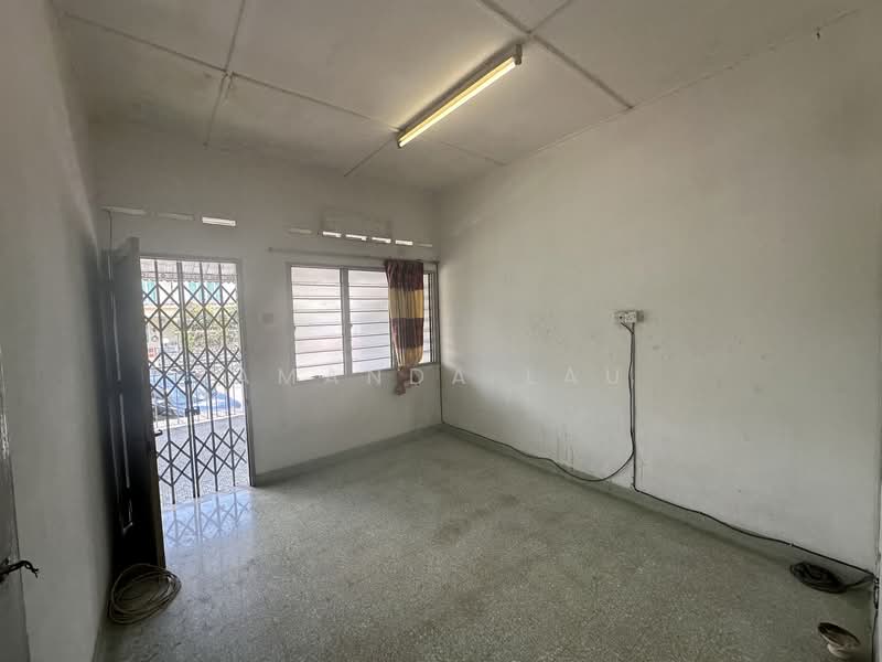 2-storey Terraced House for Sale in Petaling Jaya (Selangor) - Amanda Lau - Master Bedroom (1st Floor) - PropertyGuru.com.my