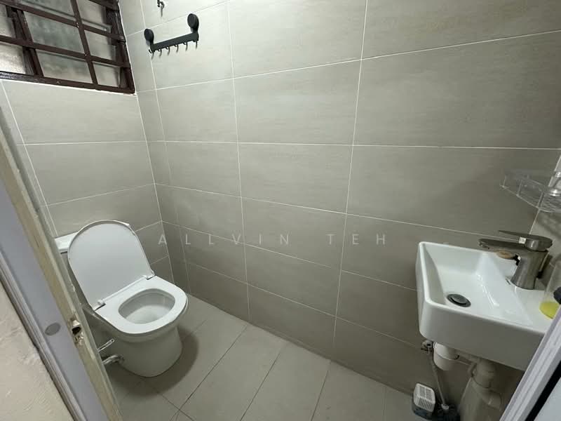 Rumah Teres 2 Tingkat untuk Disewa di PJS 10 - Allvin Teh - Bathroom - PropertyGuru.com.my