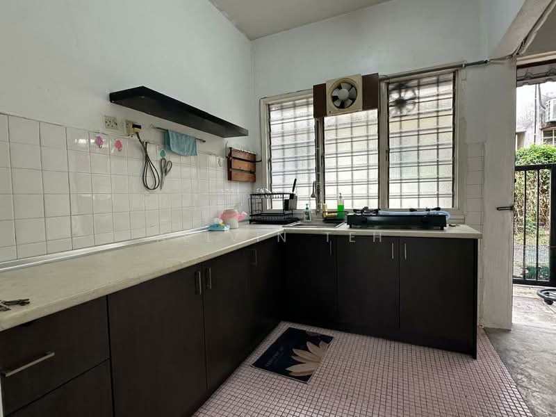 Rumah Teres 2 Tingkat untuk Disewa di PJS 10 - Allvin Teh - Kitchen - PropertyGuru.com.my