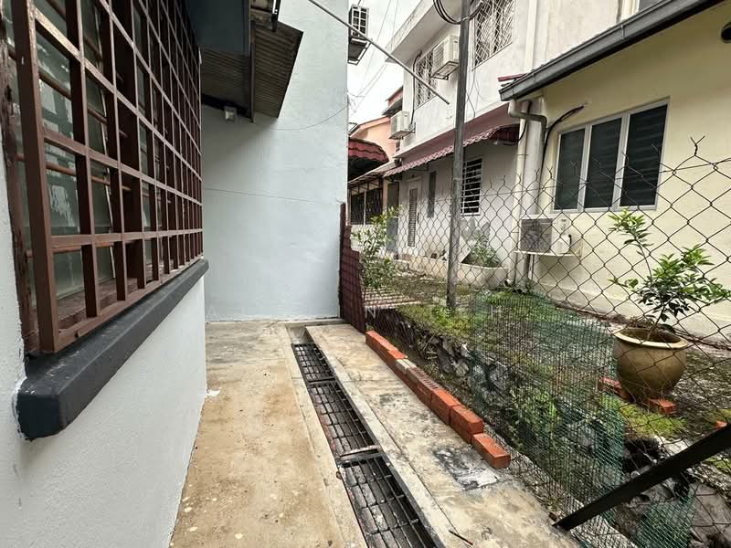 Rumah Teres 2 Tingkat untuk Disewa di PJS 10 - Allvin Teh - Exterior - PropertyGuru.com.my