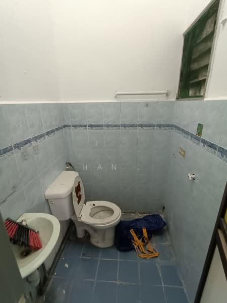 1-storey Terraced House for Sale in Puchong Perdana (Selangor) - Han . - Bathroom - PropertyGuru.com.my