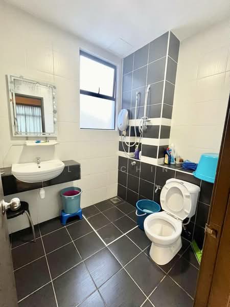 Apartment for Sale at Seri Austin Residence (Pangsapuri Seri Austin) - Ilsa Chin - Bathroom - PropertyGuru.com.my