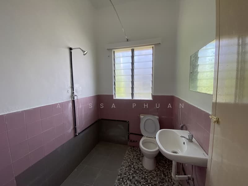Semi-Detached House for Rent in Tanjung Tokong (Penang) - Arissa Phuan - Bathroom - PropertyGuru.com.my