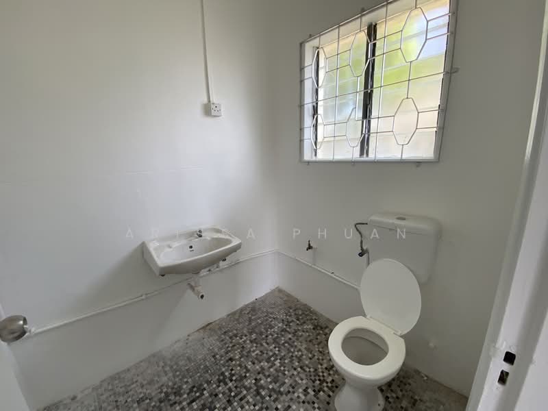 Semi-Detached House for Rent in Tanjung Tokong (Penang) - Arissa Phuan - Bathroom - PropertyGuru.com.my