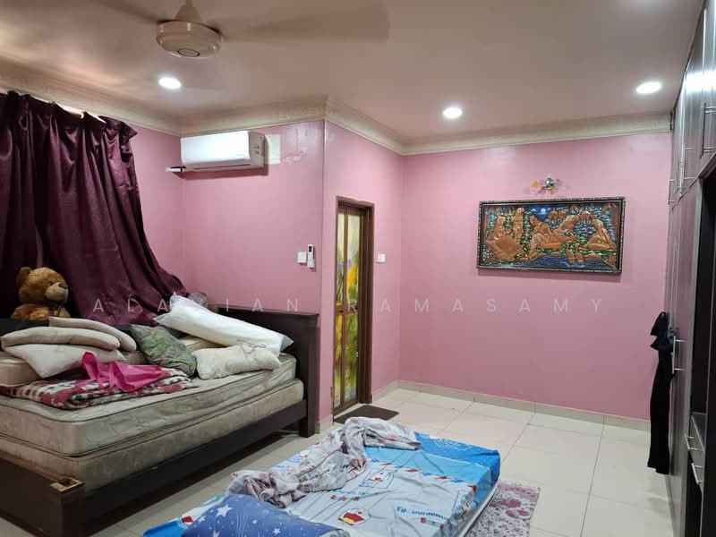 Kemuning Utama untuk Untuk Dijual - RM 525,000, Mac 2026 - Bedroom - PropertyGuru.com.my