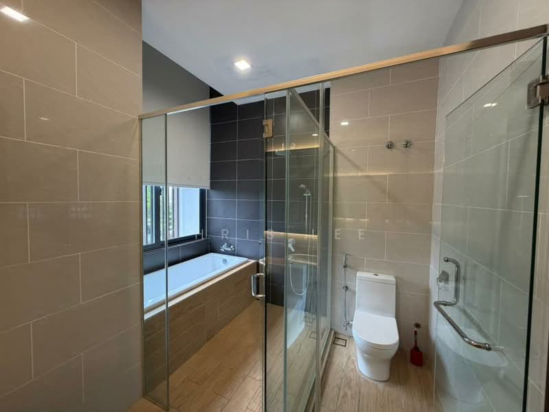 Semi-Detached House for Rent in Telok Panglima Garang (Selangor) - Chris Lee - Bathroom - PropertyGuru.com.my