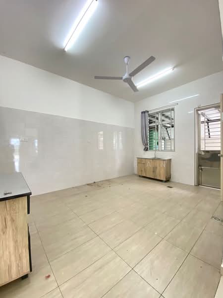 Rumah Berkembar untuk Disewa di Taman Kluang Perdana (Kluang) - Grace Fan - Kitchen - PropertyGuru.com.my