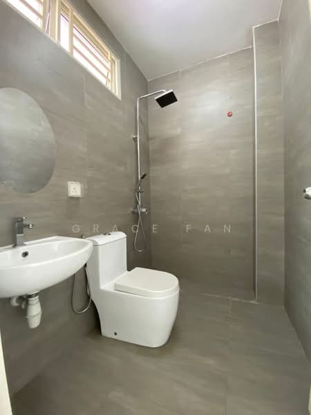 Rumah Berkembar untuk Disewa di Taman Kluang Perdana (Kluang) - Grace Fan - Bathroom - PropertyGuru.com.my