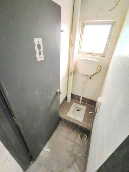 Semi-D Factory for Sale in Shah Alam (Selangor) - Nur Alia Omar - Bathroom - PropertyGuru.com.my