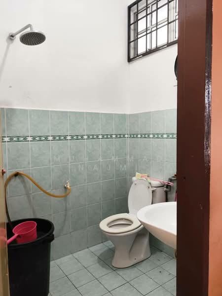 Semi-Detached House for Sale in Taman Geliga Bahagia (Cukai) - Muhammad Najmi - Bathroom - PropertyGuru.com.my