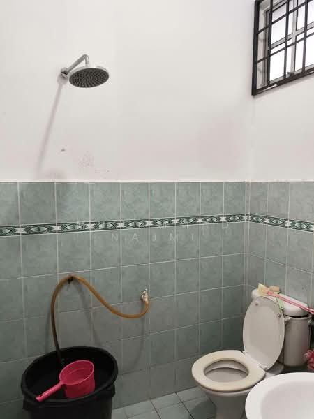 Semi-Detached House for Sale in Taman Geliga Bahagia (Cukai) - Muhammad Najmi - Bathroom - PropertyGuru.com.my