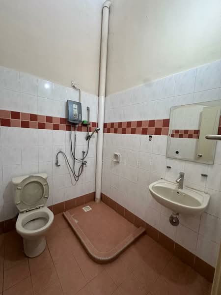 Taman Desa Tebrau untuk Untuk Dijual - RM 788,000, Mac 2026 - Bathroom - PropertyGuru.com.my