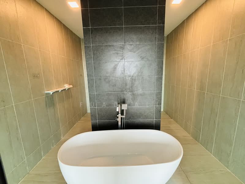 Condominium for Rent at Cristal Serin Residence - Fuad Ali - Bathroom - PropertyGuru.com.my