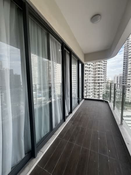 Royal Strand @ Country Garden Danga Bay untuk Untuk Disewa - RM 2,300 /bulan, Mac 2026 - Balcony - PropertyGuru.com.my
