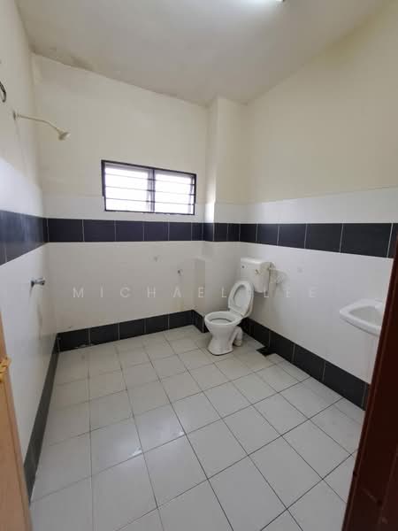 Semi-Detached House for Rent in Taman Sri Sentosa (Klang) - Michael Lee - Bathroom - PropertyGuru.com.my